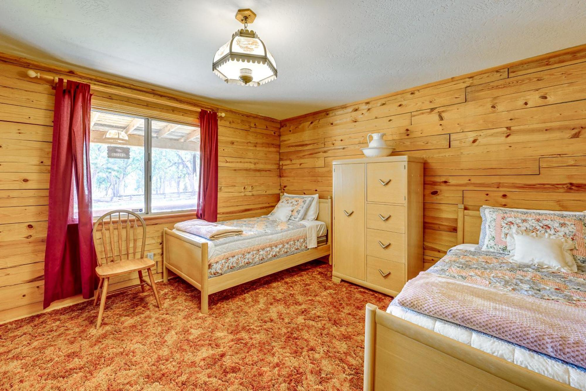 Cozy Family-Friendly Badger Retreat With Fireplace! Екстер'єр фото